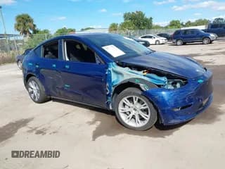 ✅ 2024 Tesla Model Y Long Range • VIN: 7SAYGDEE7RA265684 • Lot: 43509826. Wystawiony na IAAI z przebiegiem 24 461 mil. Bezpłatny archiwum sprzedaży aukcyjnych z USA i szczegółowy raport historii pojazdu na DreamBid. Zdjęcie 1.