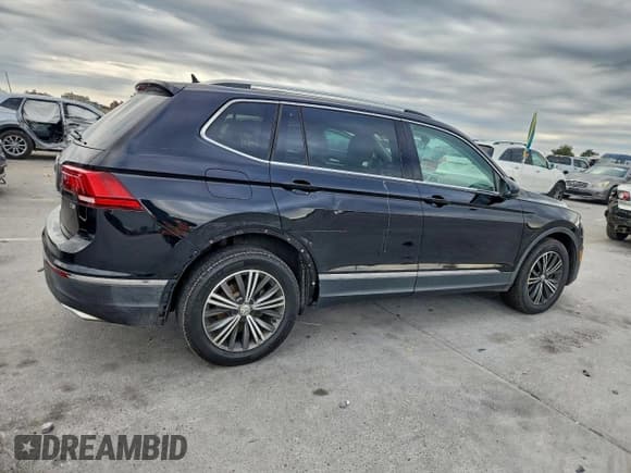 ✅ 2018 Volkswagen Tiguan SEL • VIN: 3VV3B7AX0JM068343 • Лот: 95180535. Опубликован ранее на Copart с пробегом 164 528 миль. Бесплатный доступ к архиву аукционных продаж из США и подробный отчёт об истории автомобиля на DreamBid. Изображение 3.