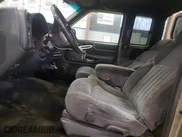 ✅ 2001 Chevrolet S-10 LS • VIN: 1GCCS19W018149449 • Лот: 83950024. Опубликован ранее на Copart с пробегом 94 150 миль. Бесплатный доступ к архиву аукционных продаж из США и подробный отчёт об истории автомобиля на DreamBid. Изображение 7.