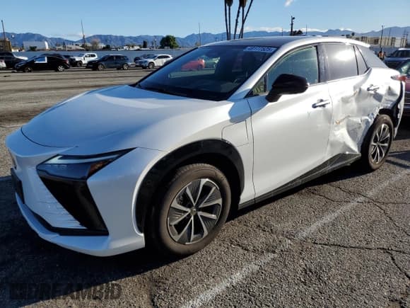 ✅ 2023 Lexus RZ 450e Premium • VIN: JTJAAAAB5PA015778 • Лот: 49177525. Опубликован ранее на Copart с пробегом 11 100 миль. Бесплатный доступ к архиву аукционных продаж из США и подробный отчёт об истории автомобиля на DreamBid. Изображение 1.