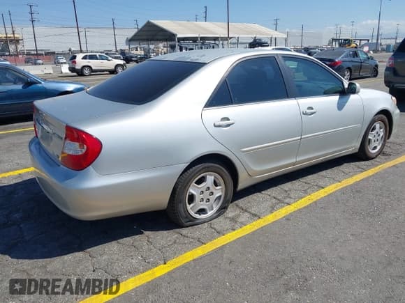 ✅ 2002 Toyota Camry XLE • VIN: 4T1BF32KX2U535609 • Лот: 43242580. Опубликован ранее на IAAI с пробегом 163 422 миль. Бесплатный доступ к архиву аукционных продаж из США и подробный отчёт об истории автомобиля на DreamBid. Изображение 4.