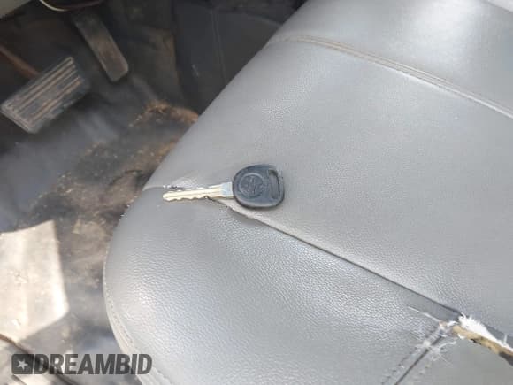 ✅ 2008 Chevrolet Silverado 2500HD 1LT • VIN: 1GCHK29618E211352 • Lot: 42259796. Wystawiony na IAAI z przebiegiem 391 261 mil. Bezpłatny archiwum sprzedaży aukcyjnych z USA i szczegółowy raport historii pojazdu na DreamBid. Zdjęcie 11.