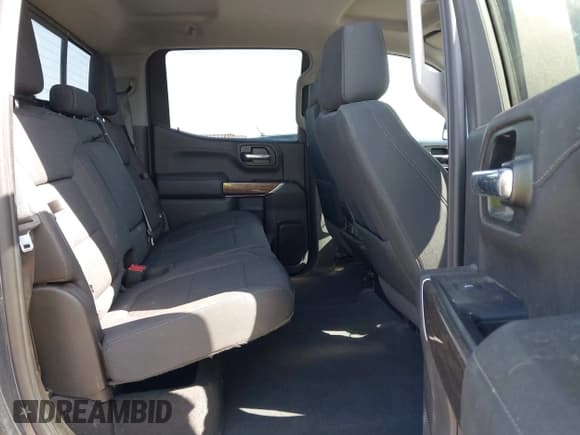 ✅ 2019 Chevrolet Silverado 1500 LT Trail Boss • VIN: 1GCPYFED1KZ366585 • Lot: 42853574. Wystawiony na IAAI z przebiegiem 102 469 mil. Bezpłatny archiwum sprzedaży aukcyjnych z USA i szczegółowy raport historii pojazdu na DreamBid. Zdjęcie 8.