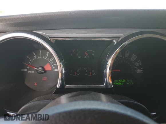 ✅ 2008 Ford Mustang GT Deluxe • VIN: 1ZVHT82H185142185 • Lot: 90108635. Wystawiony na Copart z przebiegiem 107 068 mil. Bezpłatny archiwum sprzedaży aukcyjnych z USA i szczegółowy raport historii pojazdu na DreamBid. Zdjęcie 9.