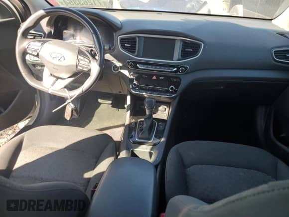 2018 Hyundai Ioniq SEL z VIN KMHC75LC4JU082428, wystawiony jako Copart lot #71263354 z przebiegiem Nie podano mil oraz Czysty tytuł • Clean title. Historia ofert i sprzedaży dostępna na DreamBid. Obrazek 8.