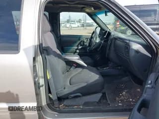 ✅ 2003 Chevrolet S-10 LS • VIN: 1GCDT13X73K125495 • Лот: 41648502. Опубликован ранее на IAAI с пробегом 180 684 миль. Бесплатный доступ к архиву аукционных продаж из США и подробный отчёт об истории автомобиля на DreamBid. Изображение 5.