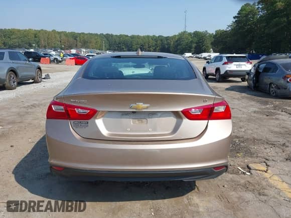 2018 Chevrolet Malibu LT z VIN 1G1ZD5ST0JF186517, wystawiony jako IAAI lot #43246637 z przebiegiem 75 000 mil mil oraz . Historia ofert i sprzedaży dostępna na DreamBid. Obrazek 16.