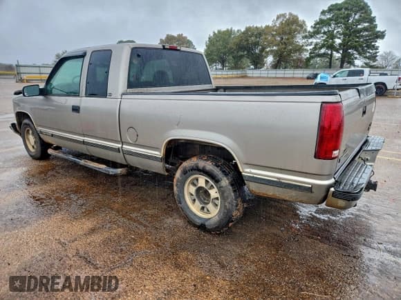 ✅ 1998 GMC Sierra 1500 • VIN: 2GTEC19R4W1515875 • Lot: 95008805. Wystawiony na Copart z przebiegiem 215 825 mil. Bezpłatny archiwum sprzedaży aukcyjnych z USA i szczegółowy raport historii pojazdu na DreamBid. Zdjęcie 2.