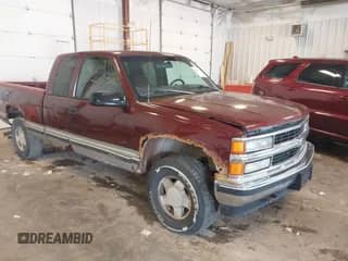 1997 Chevrolet Silverado 1500 z VIN 1GCEK19R9VE256929, wystawiony jako IAAI lot #43361351 z przebiegiem 163 542 mil mil oraz . Historia ofert i sprzedaży dostępna na DreamBid. Obrazek 1.