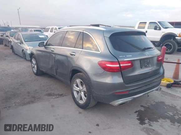 ✅ 2018 Mercedes-Benz GLC 300 • VIN: WDC0G4JB3JV080945 • Lot: 43448812. Listed on IAAI with 164,554 mi. Free auction sales archive from the USA and detailed vehicle history report at DreamBid. Image 3.
