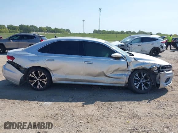 ✅ 2021 Volkswagen Passat SE • VIN: 1VWSA7A30MC011301 • Lot: 43121064. Listed on IAAI with 87,302 mi. Free auction sales archive from the USA and detailed vehicle history report at DreamBid. Image 12.