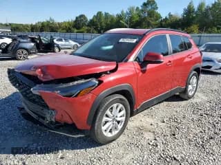 ✅ 2022 Toyota Corolla Cross LE • VIN: 7MUCAAAG1NV018061 • Lot: 86244355. Wystawiony na Copart z przebiegiem 38 393 mil. Bezpłatny archiwum sprzedaży aukcyjnych z USA i szczegółowy raport historii pojazdu na DreamBid. Zdjęcie 1.