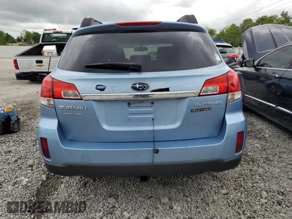 ✅ 2010 Subaru Outback Premium • VIN: 4S4BRCEC0A3326847 • Lot: 56934375. Wystawiony na Copart z przebiegiem 175 978 mil. Bezpłatny archiwum sprzedaży aukcyjnych z USA i szczegółowy raport historii pojazdu na DreamBid. Zdjęcie 6.