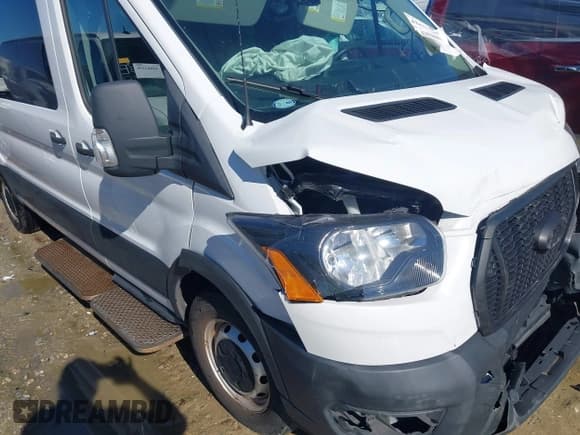✅ 2023 Ford Transit • VIN: 1FDAX2CG9NKA69667 • Lot: 43570081. Wystawiony na IAAI z przebiegiem 73 764 mil. Bezpłatny archiwum sprzedaży aukcyjnych z USA i szczegółowy raport historii pojazdu na DreamBid. Zdjęcie 18.