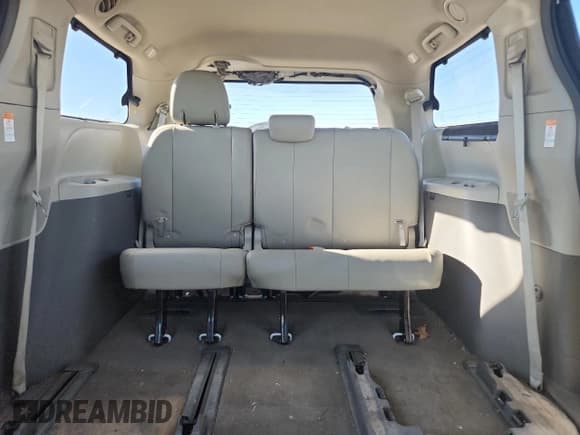 ✅ 2017 Toyota Sienna XLE • VIN: 5TDDZ3DC6HS173396 • Lot: 82459485. Wystawiony na Copart z przebiegiem 238 324 mil. Bezpłatny archiwum sprzedaży aukcyjnych z USA i szczegółowy raport historii pojazdu na DreamBid. Zdjęcie 10.