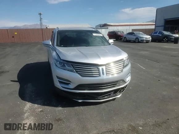 ✅ 2018 Lincoln MKC Select • VIN: 5LMCJ2C93JUL30928 • Lot: 71500855. Wystawiony na Copart z przebiegiem 61 176 mil. Bezpłatny archiwum sprzedaży aukcyjnych z USA i szczegółowy raport historii pojazdu na DreamBid. Zdjęcie 14.
