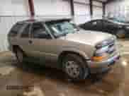 1999 Chevrolet Blazer LS z VIN 1GNCT18W8XK128169, wystawiony jako Copart lot #44260965 z przebiegiem 104 790 mil mil oraz Szkoda całkowita • Salvage title. Historia ofert i sprzedaży dostępna na DreamBid. Obrazek 4.