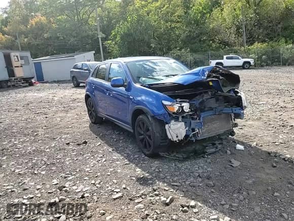 2015 Mitsubishi Outlander ES с VIN 4A4AR3AU2FE028609, выставлен на аукционе Copart как лот 86311725 с пробегом 65 692 миль миль и Списание • Salvage title. История ставок и продаж доступна на DreamBid. Изображение 14.