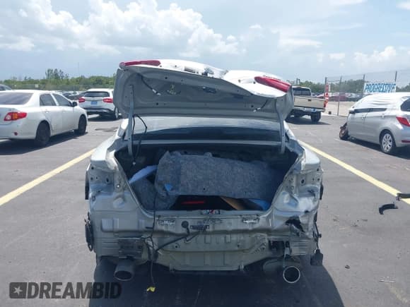 ✅ 2017 Nissan Maxima S • VIN: 1N4AA6AP2HC414901 • Lot: 42922523. Listed on IAAI with 99,810 mi. Free auction sales archive from the USA and detailed vehicle history report at DreamBid. Image 17.