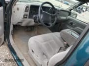 ✅ 1997 Chevrolet Silverado 1500 • VIN: 2GCEC19M4V1246859 • Lot: 85284984. Wystawiony na Copart z przebiegiem 138 227 mil. Bezpłatny archiwum sprzedaży aukcyjnych z USA i szczegółowy raport historii pojazdu na DreamBid. Zdjęcie 8.