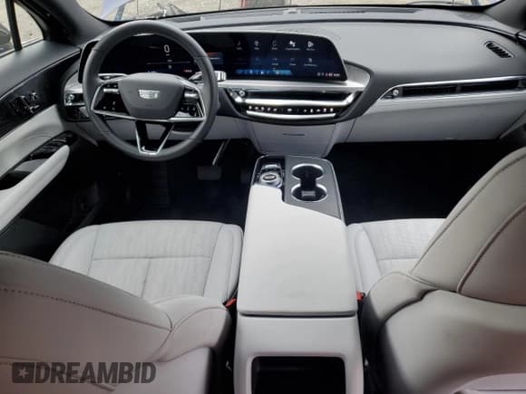 ✅ 2024 Cadillac LYRIQ Luxury • VIN: 1GYKPPRL0RZ139476 • Lot: 85819045. Wystawiony na Copart z przebiegiem 9 446 mil. Bezpłatny archiwum sprzedaży aukcyjnych z USA i szczegółowy raport historii pojazdu na DreamBid. Zdjęcie 8.