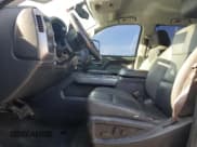 ✅ 2015 GMC Sierra 2500HD SLT • VIN: 1GT12ZE86FF621914 • Lot: 88488975. Wystawiony na Copart z przebiegiem 172 374 mil. Bezpłatny archiwum sprzedaży aukcyjnych z USA i szczegółowy raport historii pojazdu na DreamBid. Zdjęcie 7.