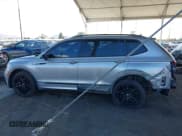 ✅ 2022 Volkswagen Tiguan SE R-Line Black • VIN: 3VVCB7AX7NM099224 • Lot: 43333379. Wystawiony na IAAI z przebiegiem 75 933 mil. Bezpłatny archiwum sprzedaży aukcyjnych z USA i szczegółowy raport historii pojazdu na DreamBid. Zdjęcie 15.