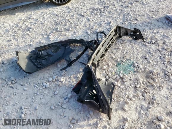 ✅ 2018 Honda Civic Type R Touring • VIN: SHHFK8G72JU203043 • Lot: 70862865. Wystawiony na Copart z przebiegiem 104 758 mil. Bezpłatny archiwum sprzedaży aukcyjnych z USA i szczegółowy raport historii pojazdu na DreamBid. Zdjęcie 12.