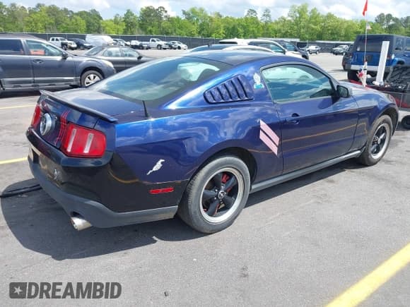 ✅ 2010 Ford Mustang V6 • VIN: 1ZVBP8AN6A5158017 • Lot: 42005121. Listed on IAAI with 229,045 mi. Free auction sales archive from the USA and detailed vehicle history report at DreamBid. Image 4.
