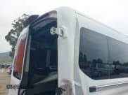 ✅ 2023 Ford Transit Passenger XL • VIN: 1FDAX2C80PKA74557 • Lot: 41864316. Wystawiony na IAAI z przebiegiem 50 640 mil. Bezpłatny archiwum sprzedaży aukcyjnych z USA i szczegółowy raport historii pojazdu na DreamBid. Zdjęcie 18.