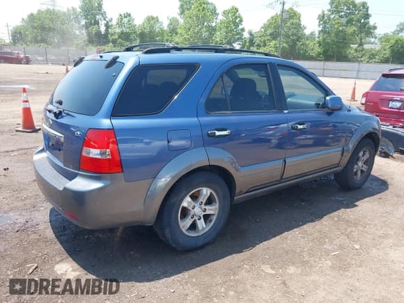 ✅ 2007 Kia Sorento LX • VIN: KNDJD736775665931 • Lot: 42471301. Listed on IAAI with 119,870 mi. Free auction sales archive from the USA and detailed vehicle history report at DreamBid. Image 4.
