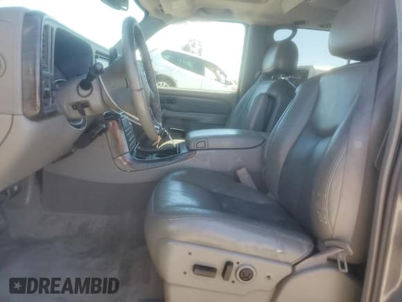 ✅ 2005 GMC Yukon XL • VIN: 1GKFK66U35J245592 • Lot: 80394595. Wystawiony na Copart z przebiegiem 201 864 mil. Bezpłatny archiwum sprzedaży aukcyjnych z USA i szczegółowy raport historii pojazdu na DreamBid. Zdjęcie 7.