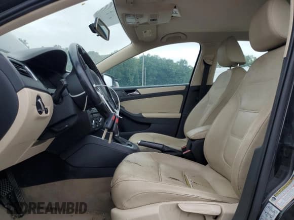 ✅ 2011 Volkswagen Jetta SE • VIN: 3VWDZ7AJ8BM313799 • Lot: 67115455. Wystawiony na Copart z przebiegiem 320 947 mil. Bezpłatny archiwum sprzedaży aukcyjnych z USA i szczegółowy raport historii pojazdu na DreamBid. Zdjęcie 7.