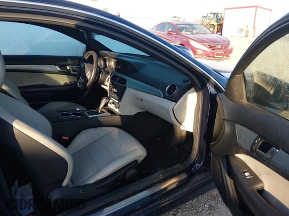 ✅ 2012 Mercedes-Benz C 250 • VIN: WDDGJ4HB1CF805053 • Лот: 43873762. Опубликован ранее на IAAI с пробегом 174 401 миль. Бесплатный доступ к архиву аукционных продаж из США и подробный отчёт об истории автомобиля на DreamBid. Изображение 5.