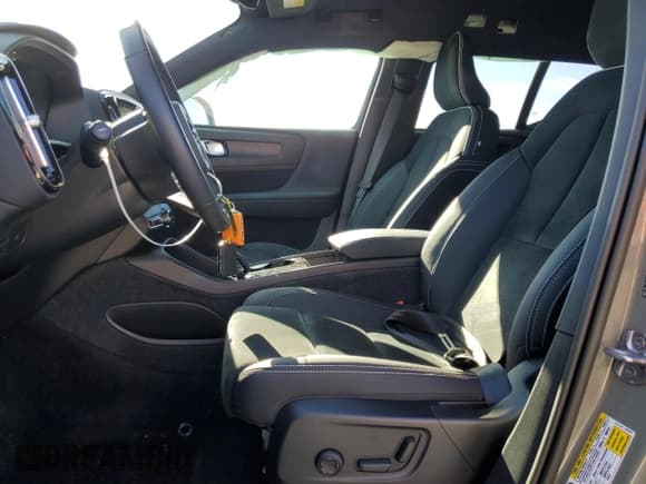 ✅ 2023 Volvo XC40 Plus • VIN: YV4ED3UWXP2969732 • Lot: 82196765. Listed on Copart with 28,035 mi. Free auction sales archive from the USA and detailed vehicle history report at DreamBid. Image 7.