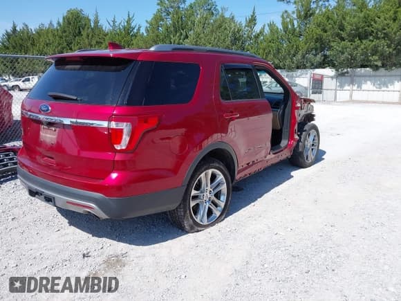 ✅ 2017 Ford Explorer XLT • VIN: 1FM5K7D80HGB43893 • Lot: 42291363. Wystawiony na IAAI z przebiegiem 140 822 mil. Bezpłatny archiwum sprzedaży aukcyjnych z USA i szczegółowy raport historii pojazdu na DreamBid. Zdjęcie 4.
