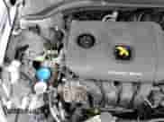 2017 Hyundai Elantra SE z VIN 5NPD84LF4HH194953, wystawiony jako Copart lot #71695695 z przebiegiem 124 703 mil mil oraz Szkoda całkowita • Salvage title. Historia ofert i sprzedaży dostępna na DreamBid. Obrazek 13.