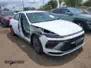 2024 Hyundai Sonata SEL z VIN KMHL34JJ0RA100332, wystawiony jako IAAI lot #42537746 z przebiegiem 8 661 mil mil oraz . Historia ofert i sprzedaży dostępna na DreamBid. Obrazek 1.