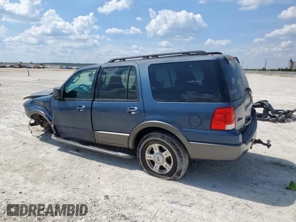 ✅ 2005 Ford Expedition Special Service • VIN: 1FMPU15585LA30622 • Lot: 81112385. Listed on Copart with 131,300 mi. Free auction sales archive from the USA and detailed vehicle history report at DreamBid. Image 2.