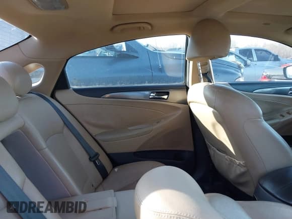 ✅ 2012 Hyundai Sonata Hybrid • VIN: KMHEC4A48CA047308 • Lot: 41702891. Listed on IAAI with 136,400 mi. Free auction sales archive from the USA and detailed vehicle history report at DreamBid. Image 8.