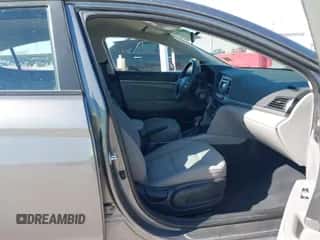 2018 Hyundai Elantra SE z VIN 5NPD74LF3JH277749, wystawiony jako IAAI lot #43473044 z przebiegiem 95 552 mil mil oraz . Historia ofert i sprzedaży dostępna na DreamBid. Obrazek 5.