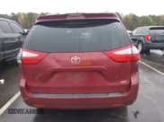 ✅ 2019 Toyota Sienna Limited • VIN: 5TDYZ3DC3KS999695 • Lot: 43572648. Wystawiony na IAAI z przebiegiem 247 498 mil. Bezpłatny archiwum sprzedaży aukcyjnych z USA i szczegółowy raport historii pojazdu na DreamBid. Zdjęcie 17.