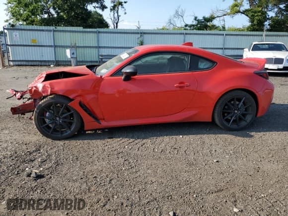 ✅ 2023 Toyota 86 Premium • VIN: JF1ZNBE12P9756883 • Lot: 61325803. Listed on Copart with 5,797 mi. Free auction sales archive from the USA and detailed vehicle history report at DreamBid. Image 1.