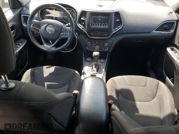 ✅ 2019 Jeep Cherokee Upland • VIN: 1C4PJMCXXKD342868 • Lot: 52027525. Wystawiony na Copart z przebiegiem 112 179 mil. Bezpłatny archiwum sprzedaży aukcyjnych z USA i szczegółowy raport historii pojazdu na DreamBid. Zdjęcie 8.