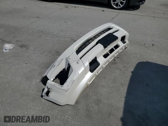 ✅ 2015 Ford Expedition XLT • VIN: 1FMJU1HT1FEF32961 • Lot: 69435645. Wystawiony na Copart z przebiegiem 119 488 mil. Bezpłatny archiwum sprzedaży aukcyjnych z USA i szczegółowy raport historii pojazdu na DreamBid. Zdjęcie 13.