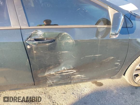 ✅ 2018 Toyota Corolla LE • VIN: 5YFBURHE4JP820235 • Lot: 43797752. Listed on IAAI with 98,162 mi. Free auction sales archive from the USA and detailed vehicle history report at DreamBid. Image 18.