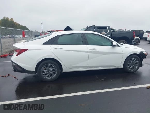 ✅ 2024 Hyundai Elantra SEL • VIN: KMHLM4DG1RU734907 • Lot: 43570336. Listed on IAAI with 42,953 mi. Free auction sales archive from the USA and detailed vehicle history report at DreamBid. Image 13.