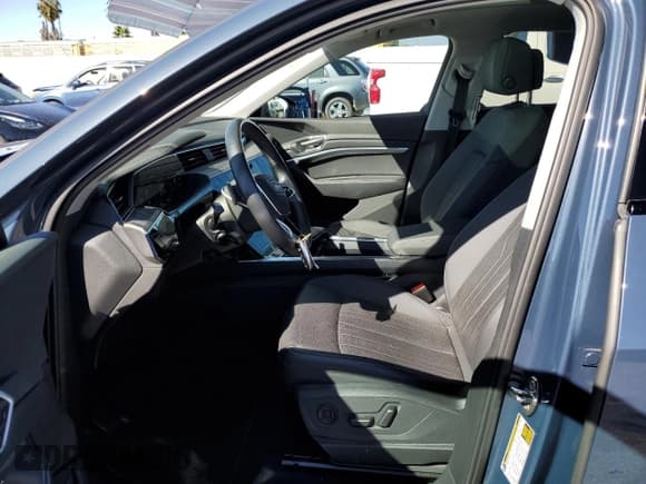 ✅ 2022 Audi e-tron Sportback Premium Plus • VIN: WA12AAGE2NB011584 • Лот: 85911655. Опубликован ранее на Copart с пробегом 24 446 миль. Бесплатный доступ к архиву аукционных продаж из США и подробный отчёт об истории автомобиля на DreamBid. Изображение 7.