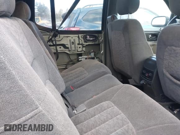 ✅ 2004 GMC Envoy SLT • VIN: 1GKET16S846138341 • Lot: 41250239. Listed on IAAI with 190,812 mi. Free auction sales archive from the USA and detailed vehicle history report at DreamBid. Image 8.