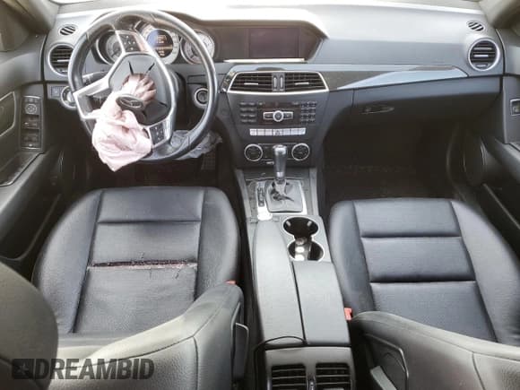 ✅ 2013 Mercedes-Benz C 300 Luxury • VIN: WDDGF8AB6DA838082 • Лот: 81328175. Опубликован ранее на Copart с пробегом 215 230 миль. Бесплатный доступ к архиву аукционных продаж из США и подробный отчёт об истории автомобиля на DreamBid. Изображение 8.